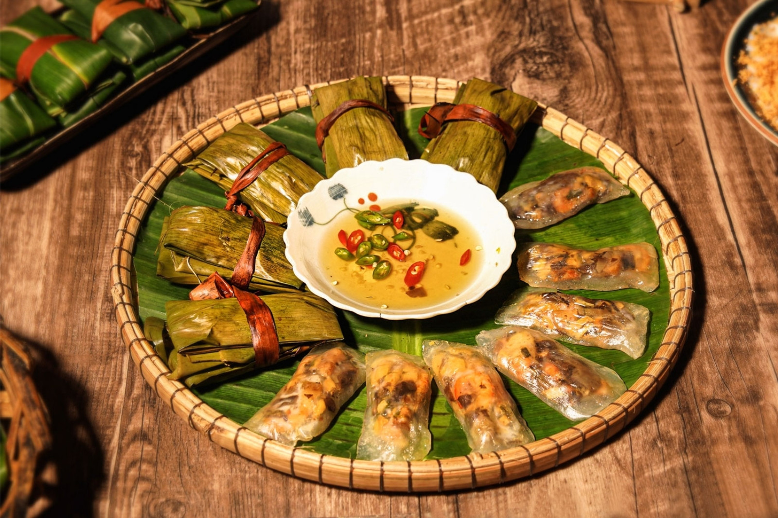 Ăn gì ở Đồng Hới - Top những món ăn phải nếm thử khi đi Quảng Bình 9 Du khách đến Đồng Hới Quảng Bình không nên bỏ lỡ món bánh bột lọc đặc trưng