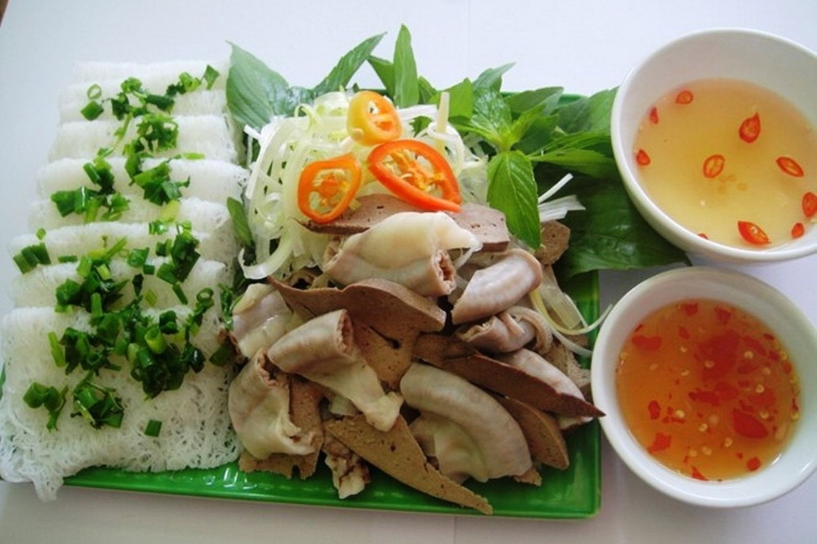 Quảng Trị: Vùng đất anh hùng, giàu tiềm năng 10 Nhhung-mon-an-quang-tri-luon-khien-du-khach-hai-long