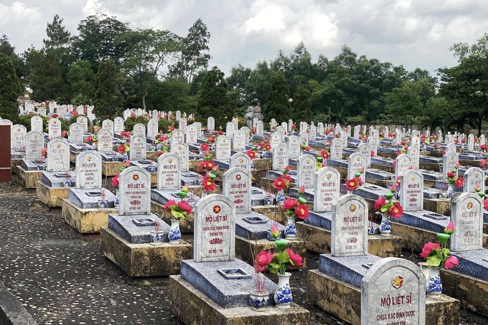 Nghĩa trang Quốc gia Đường 9 Quảng Trị: Biểu tượng của lòng tri ân và tự hào dân tộc 6 Hơn 10.000 ngôi mộ liệt sĩ tại nghĩa trang
