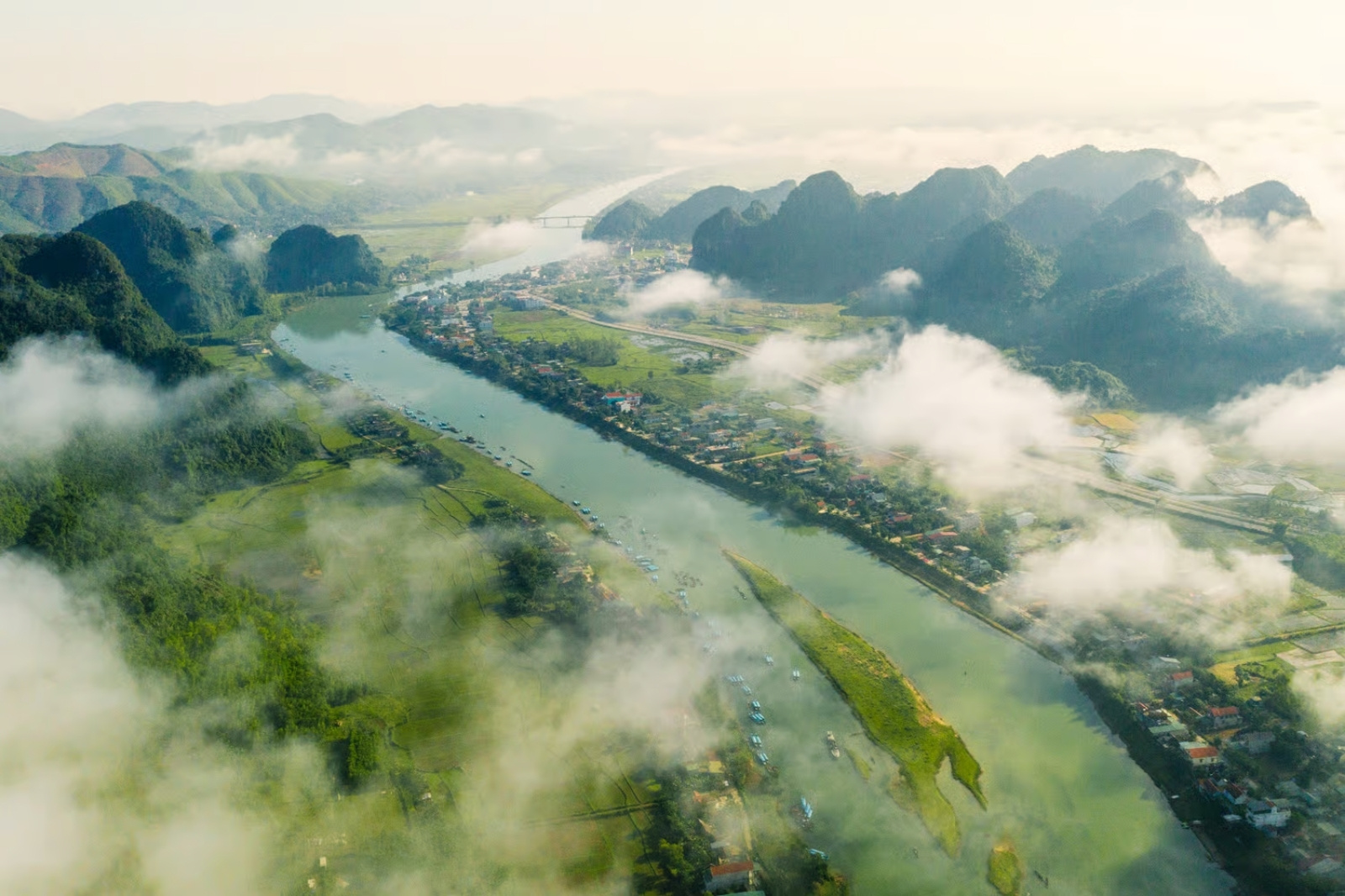Sông Son - Thắng cảnh của Phong Nha tuyệt đẹp thiên nhiên ban tặng 7 Vẻ đẹp thơ mộng của sông Son được thiên nhiên ban tặng