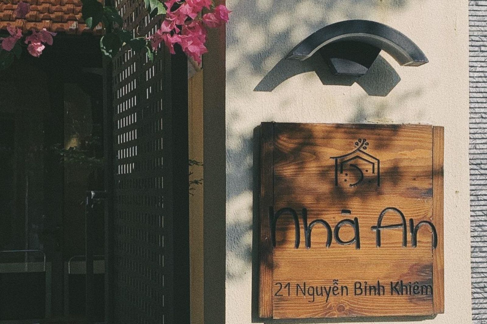 Top 7 quán cà phê Quảng Bình được check-in “hot” rần rần năm 2025 8 Nhà An Cafe mang đến một không gian bình yên, tĩnh lặng